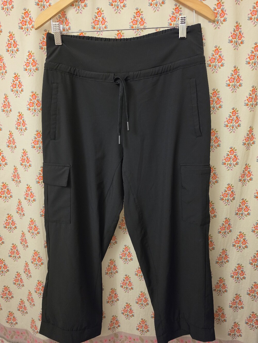 Black Women’s Pull-On Cargo Capri Pants